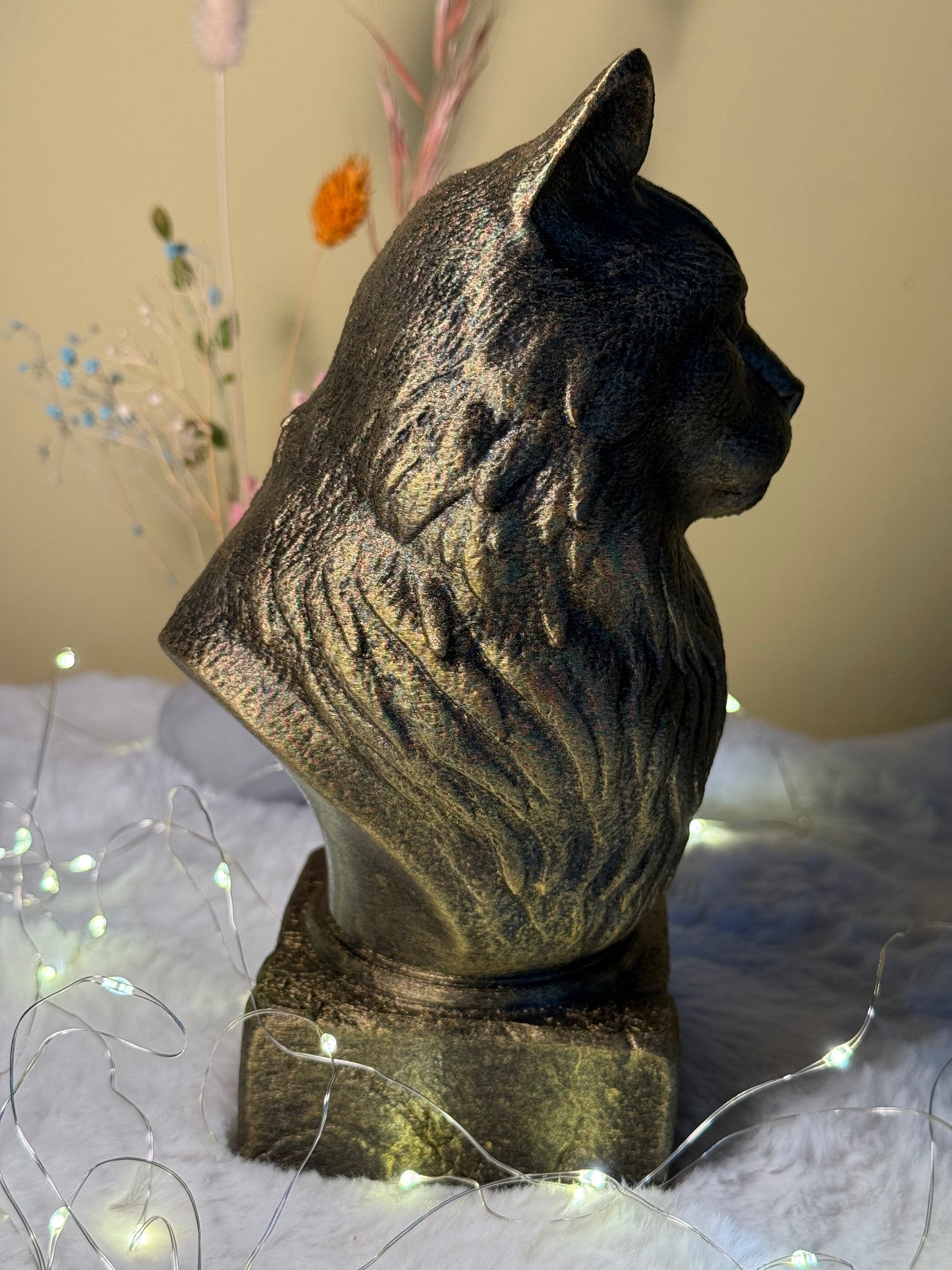 Ragdoll Antique Bust – hand-painted 3D cat sculpture in antique black & gold, 12x12x20 cm