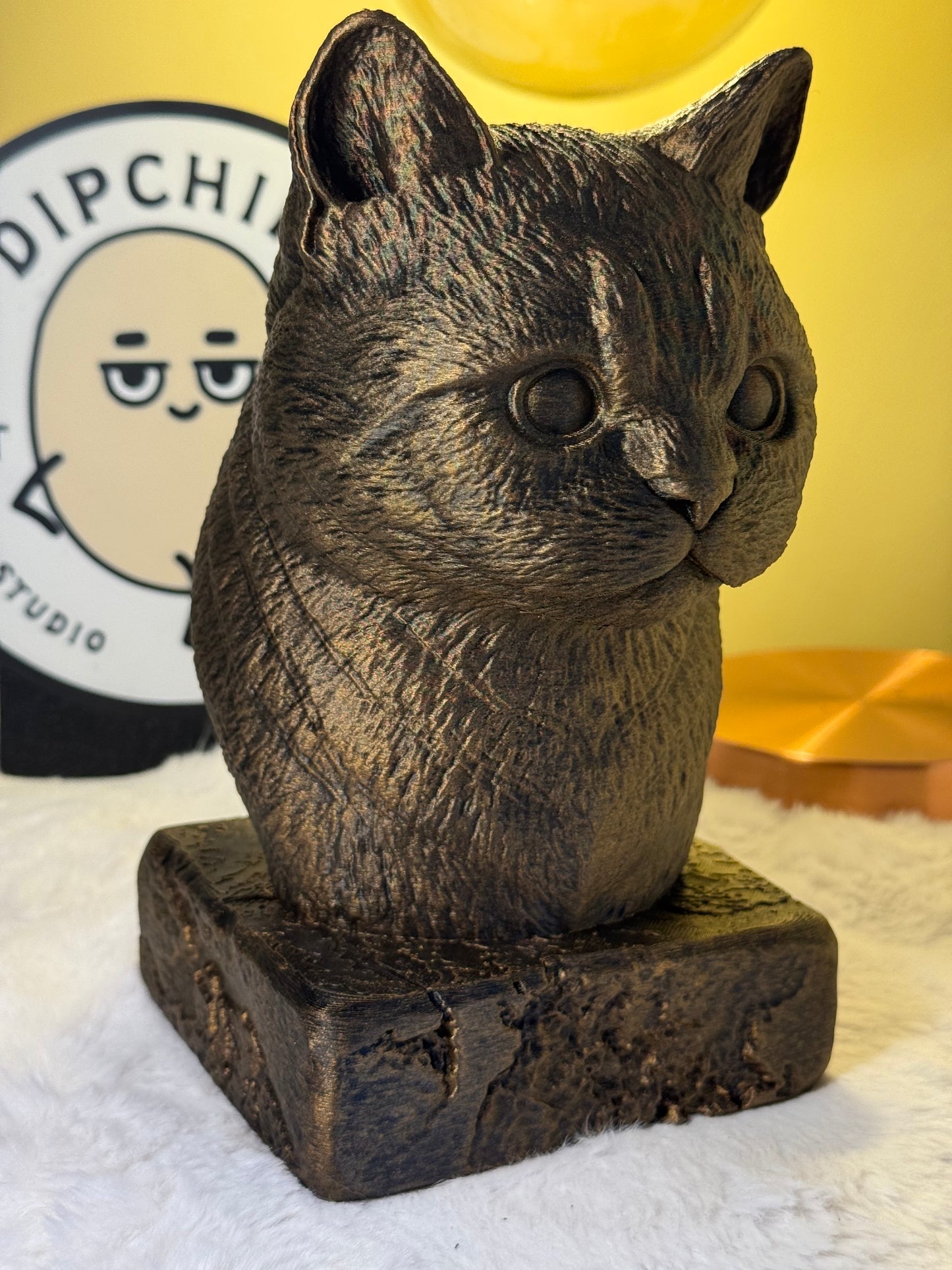 Munchkin Antique Bust – hand-painted 3D cat sculpture in antique black & gold, 12x14x20 cm