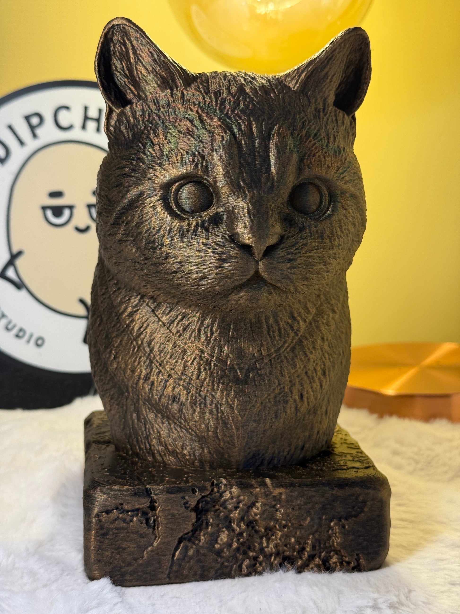 Munchkin Antique Bust – hand-painted 3D cat sculpture in antique black & gold, 12x14x20 cm