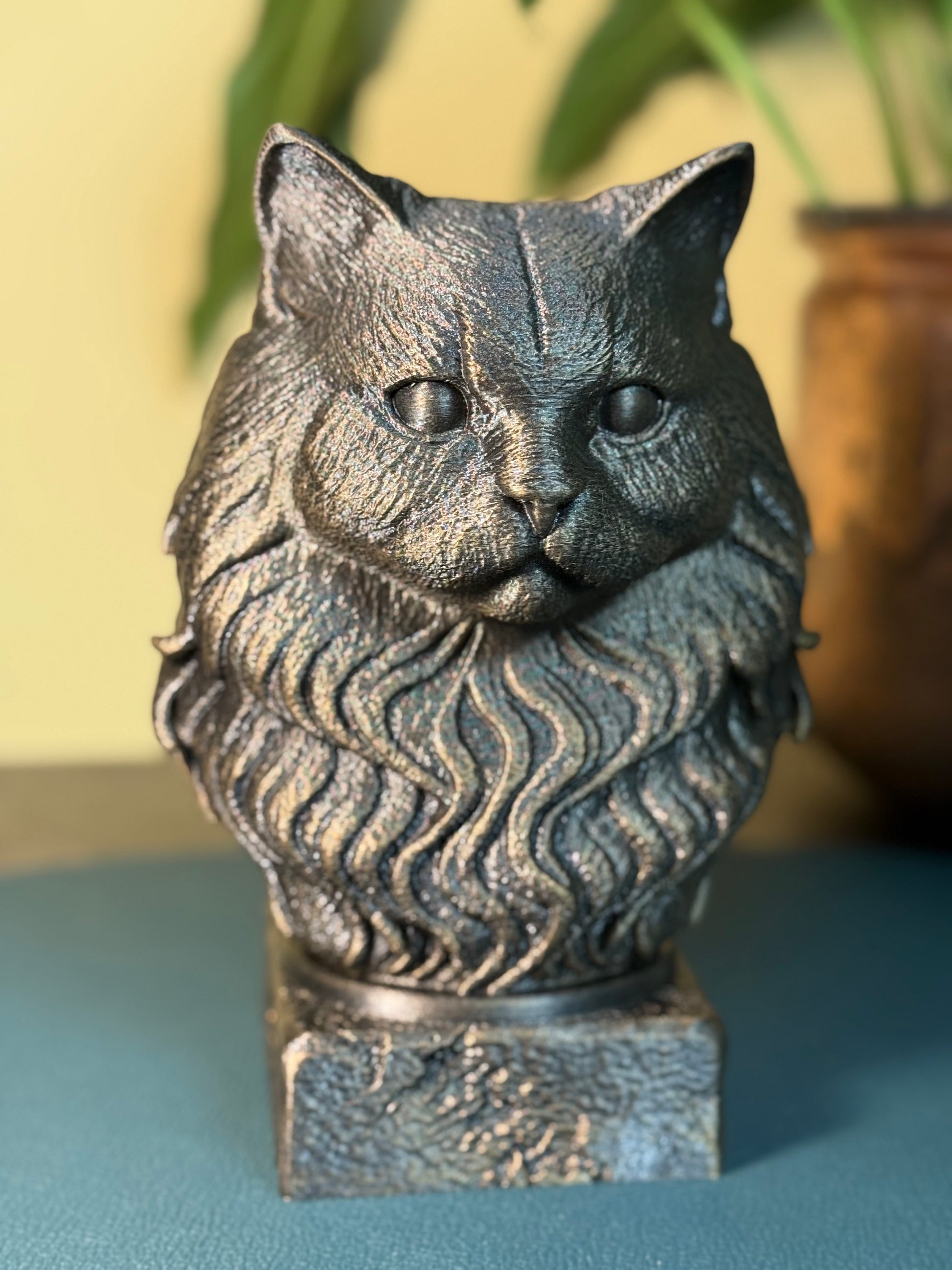 British Long Haired Antique Bust – hand-painted 3D cat sculpture in antique black & gold, 12x14x20 cm