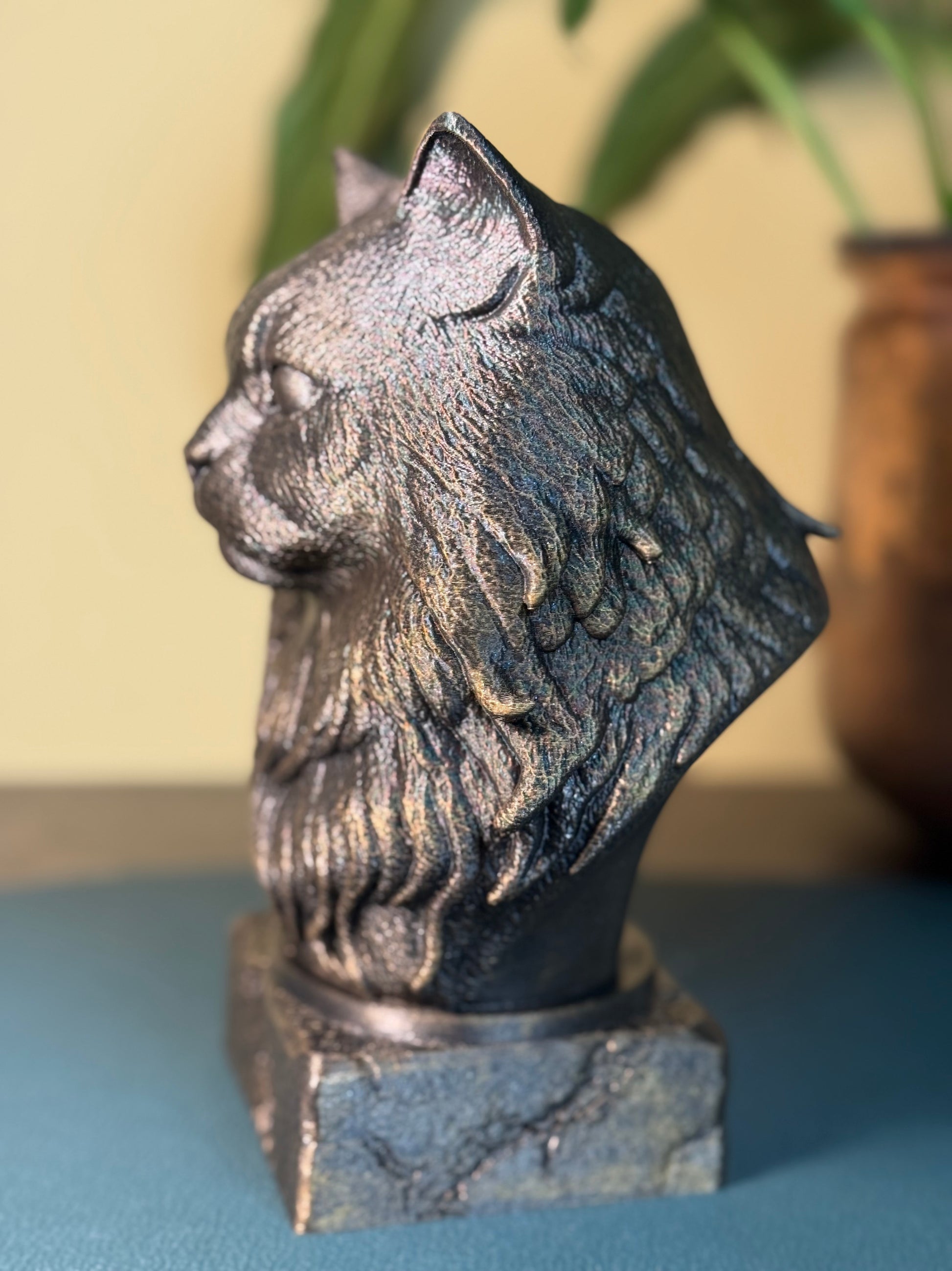 British Long Haired Antique Bust – hand-painted 3D cat sculpture in antique black & gold, 12x14x20 cm