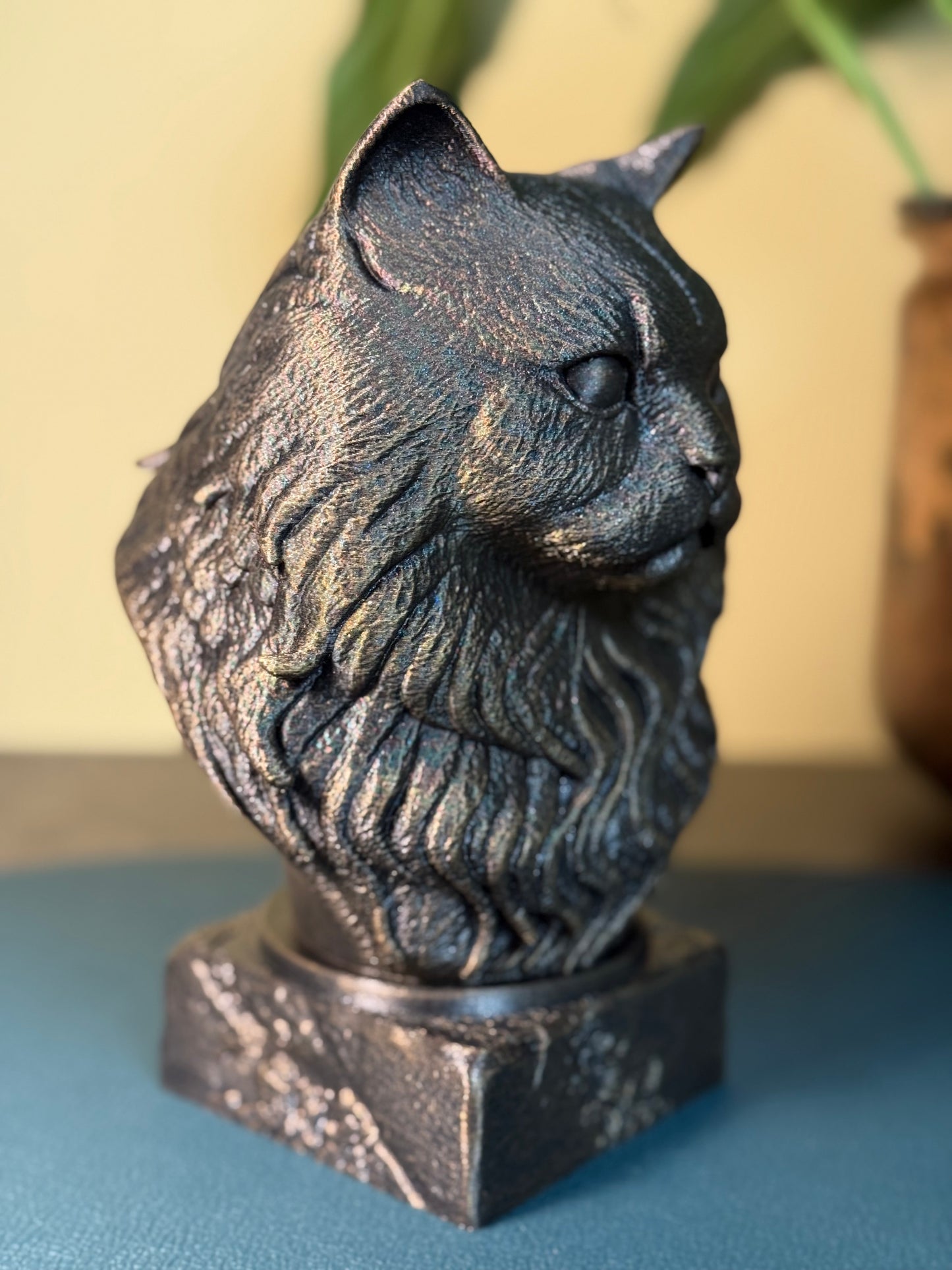 British Long Haired Antique Bust – hand-painted 3D cat sculpture in antique black & gold, 12x14x20 cm