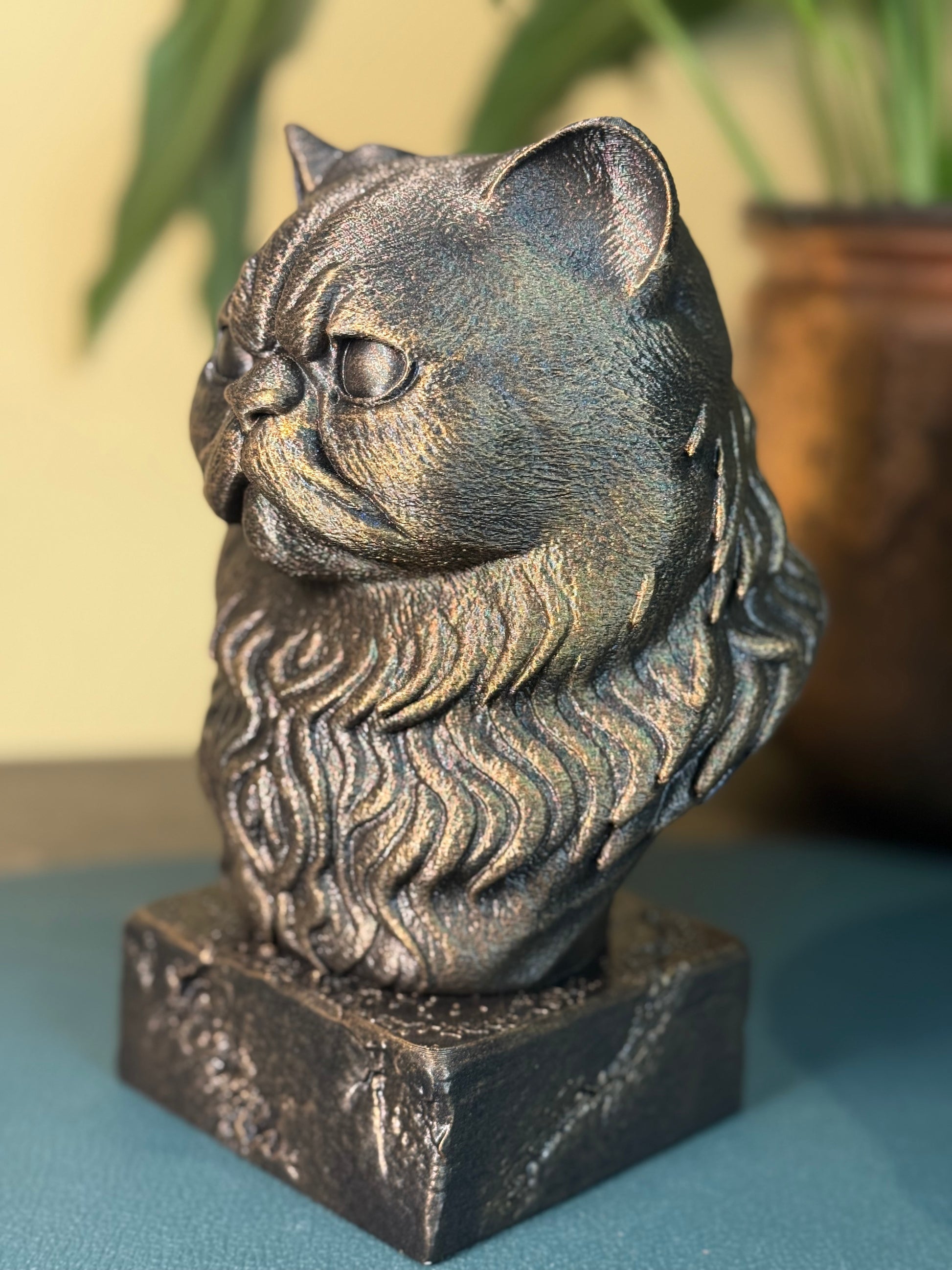 Persian Antique Bust – hand-painted 3D cat sculpture in antique black & gold, 14x13x20 cm