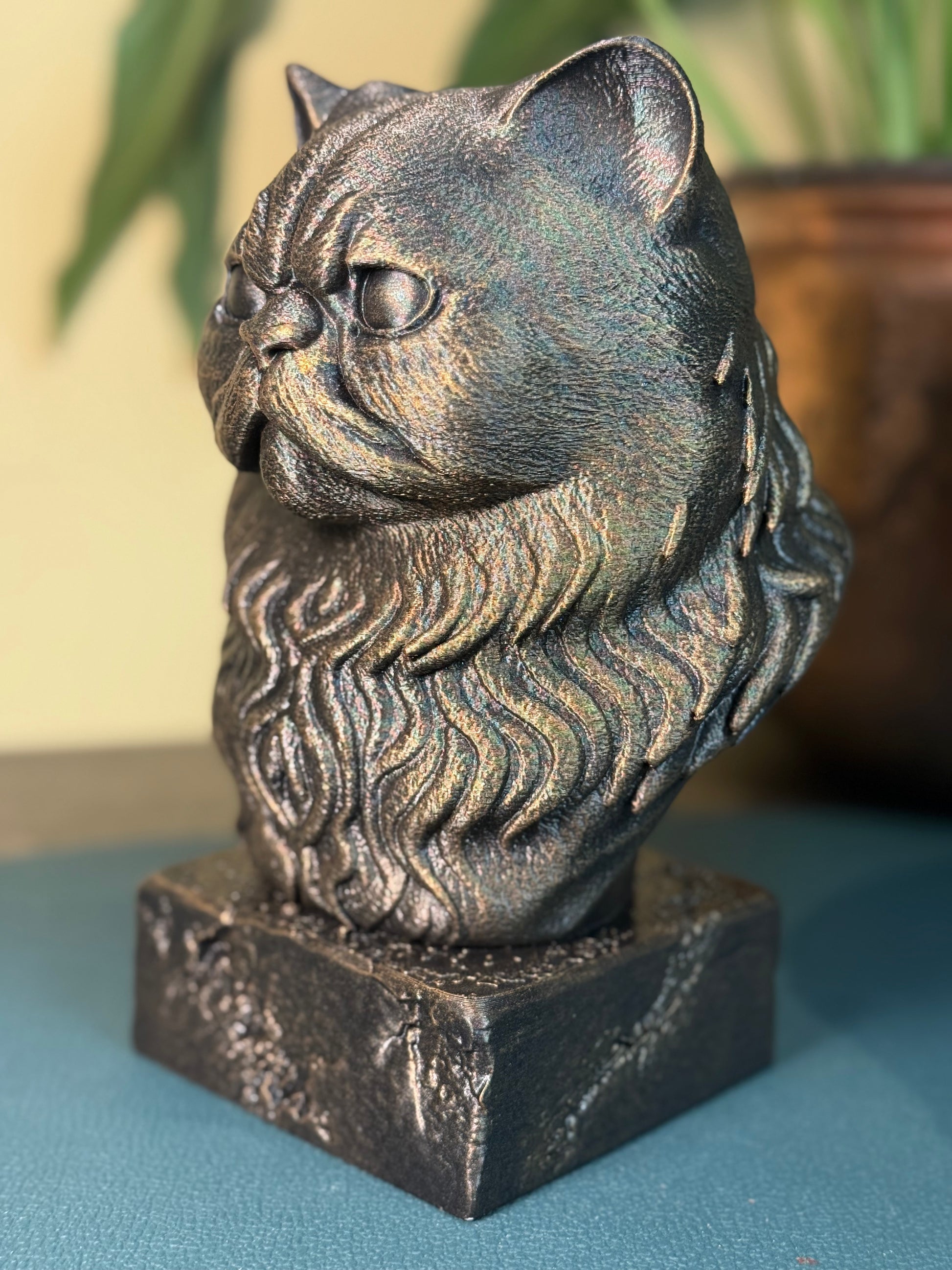 Persian Antique Bust – hand-painted 3D cat sculpture in antique black & gold, 14x13x20 cm