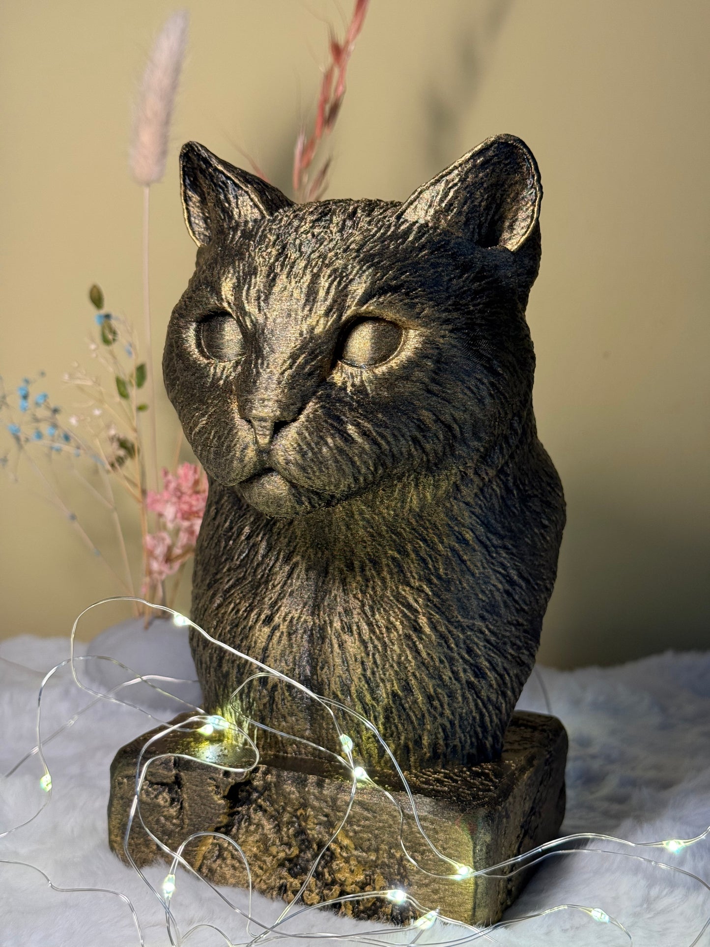 Siamese Antique Bust – hand-painted 3D cat sculpture in antique black & gold, 10x14x20 cm