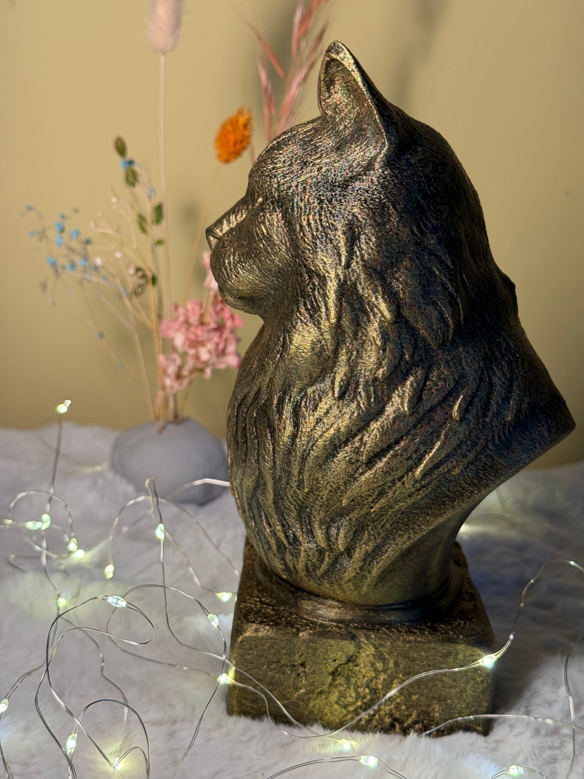 Ragdoll Antique Bust – hand-painted 3D cat sculpture in antique black & gold, 12x12x20 cm