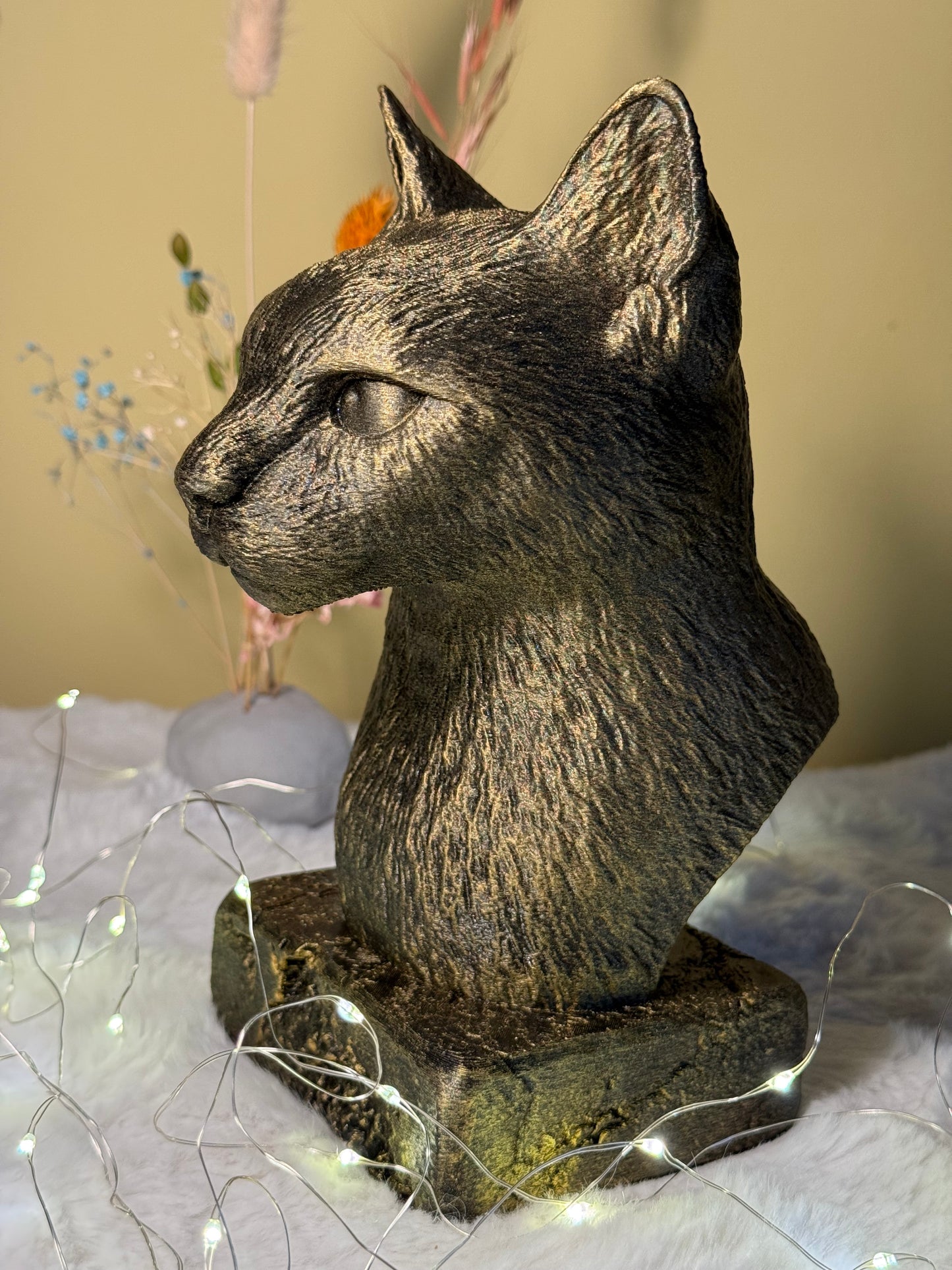 Bengal Antique Bust – hand-painted 3D cat sculpture in antique black & gold, 11x13x20 cm