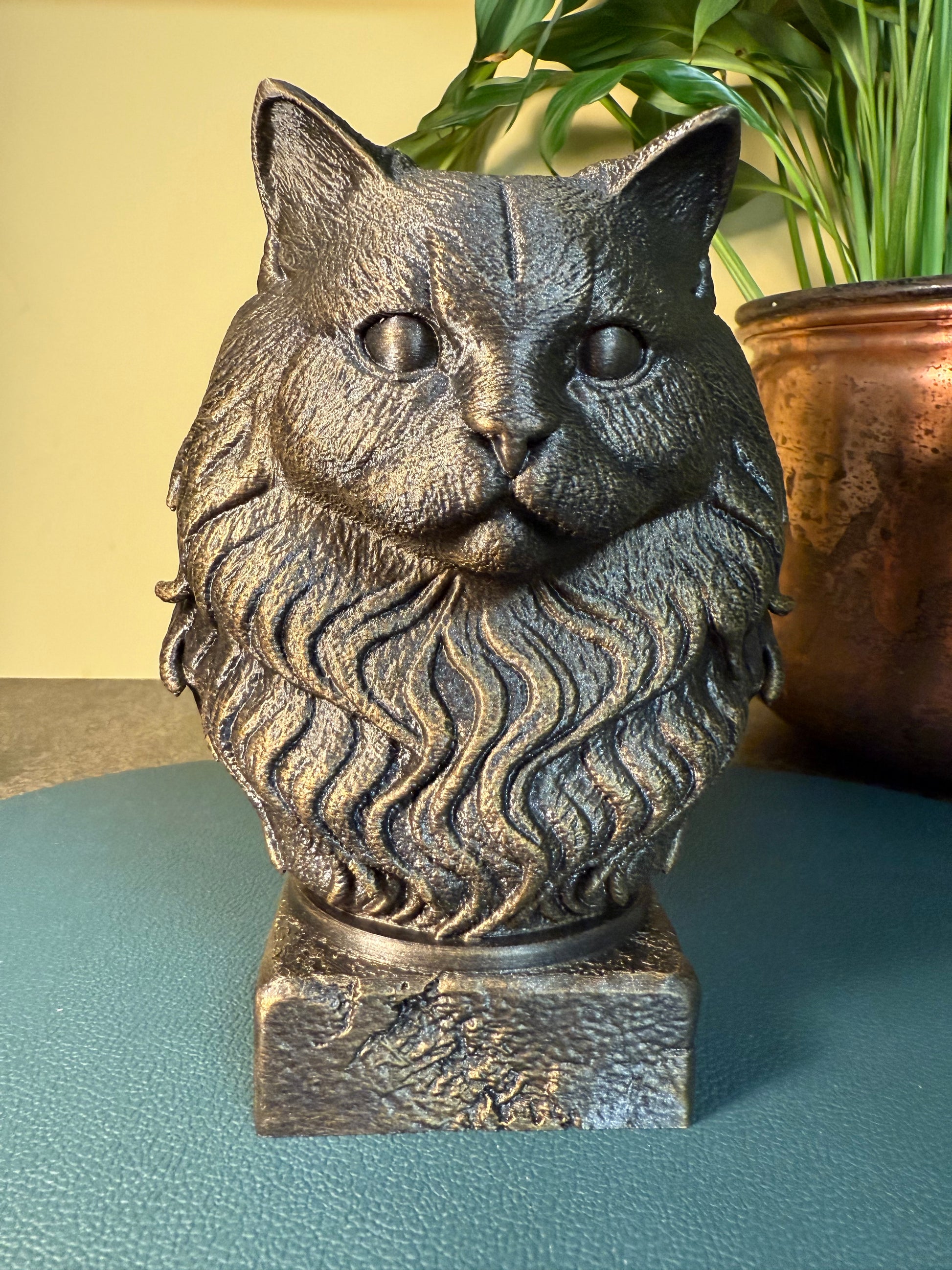 British Long Haired Antique Bust – hand-painted 3D cat sculpture in antique black & gold, 12x14x20 cm