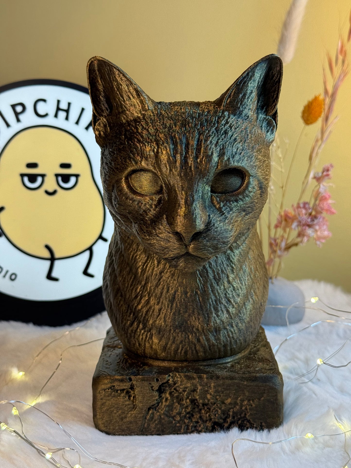 Egyptian Mau Antique Bust – hand-painted 3D cat sculpture in antique black & gold, 10x13x20 cm