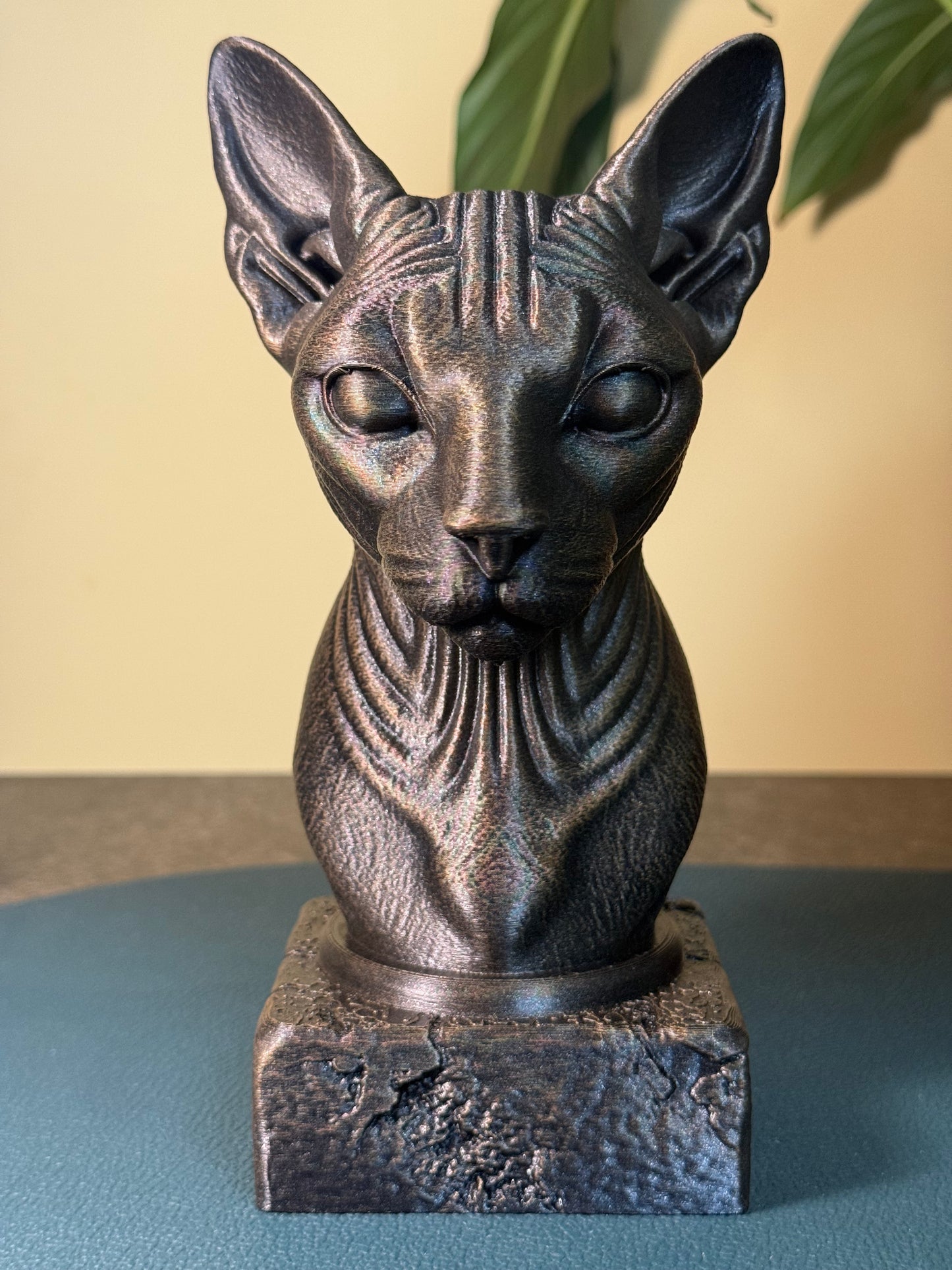 Sphynx Antique Bust – hand-painted 3D cat sculpture in antique black & gold, 10x11x20 cm